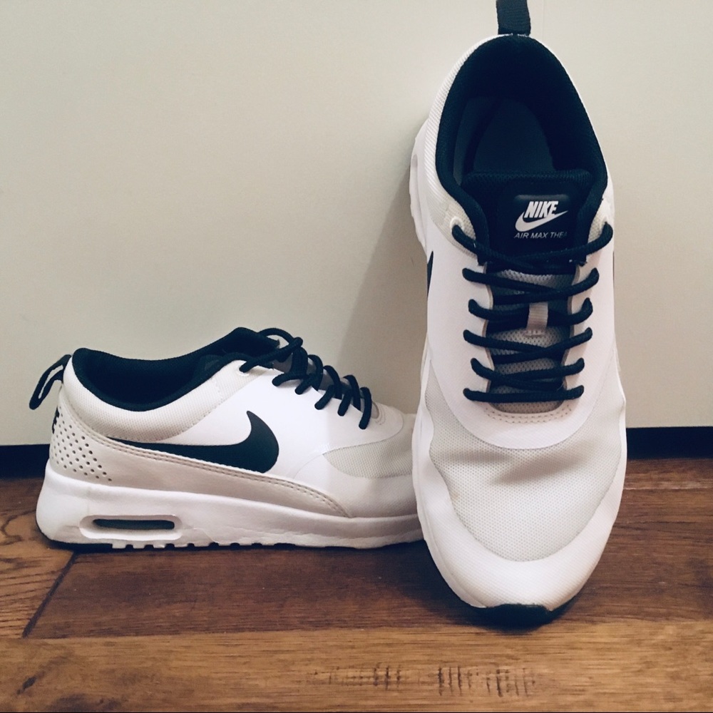 Women’s Airmax Thea size 7.5 fits like a 7